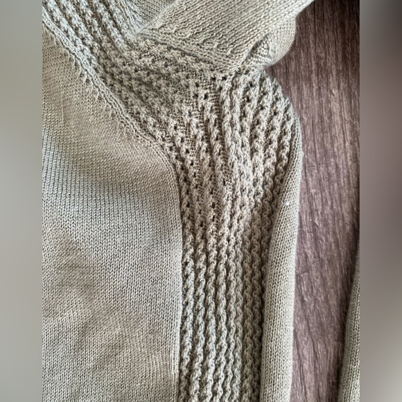 Athleta Evergreen Hooded Knit Sweater Olive Green
Casual Pullover XSmall hoodie - Picture 9 of 11